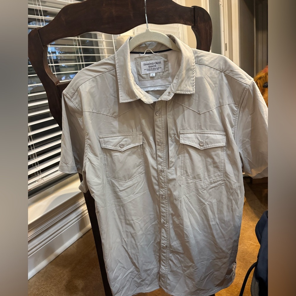 Diamond Cross Ranch Men's Short-Sleeve Button Shirt in Light Beige
